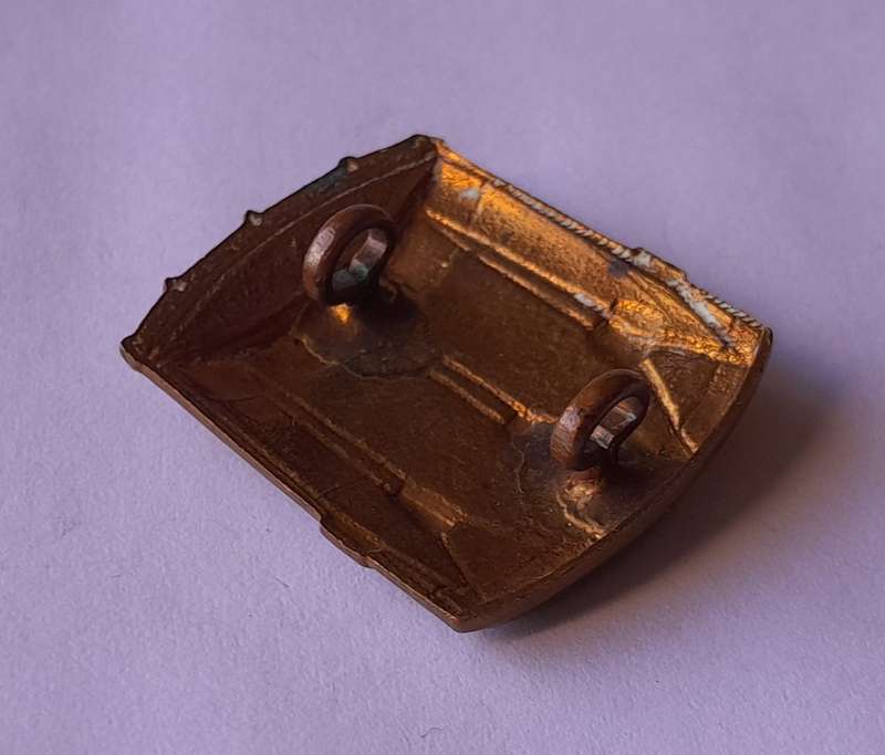SADF Drummer Gilt Metal Beret Badge.  Lugs Intact.