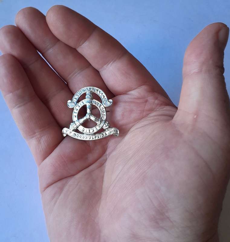 SA Noodhulp Liga Cap Badge.  Pins Intact.