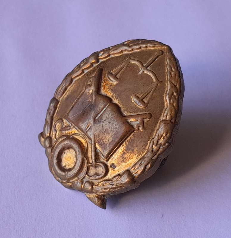 Early SA Prison Service Cap Badge.  All Screw Lugs Intact.