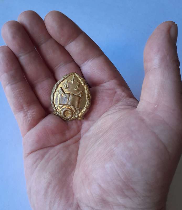 Early SA Prison Service Cap Badge.  All Screw Lugs Intact.