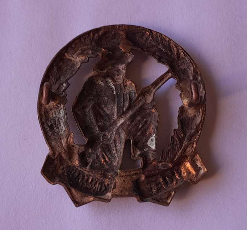 SA Army Skiet Commando Cap Badge.  Lugs Intact.