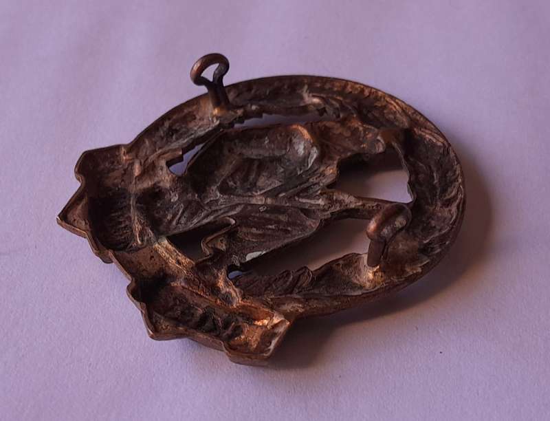 SA Army Skiet Commando Cap Badge.  Lugs Intact.