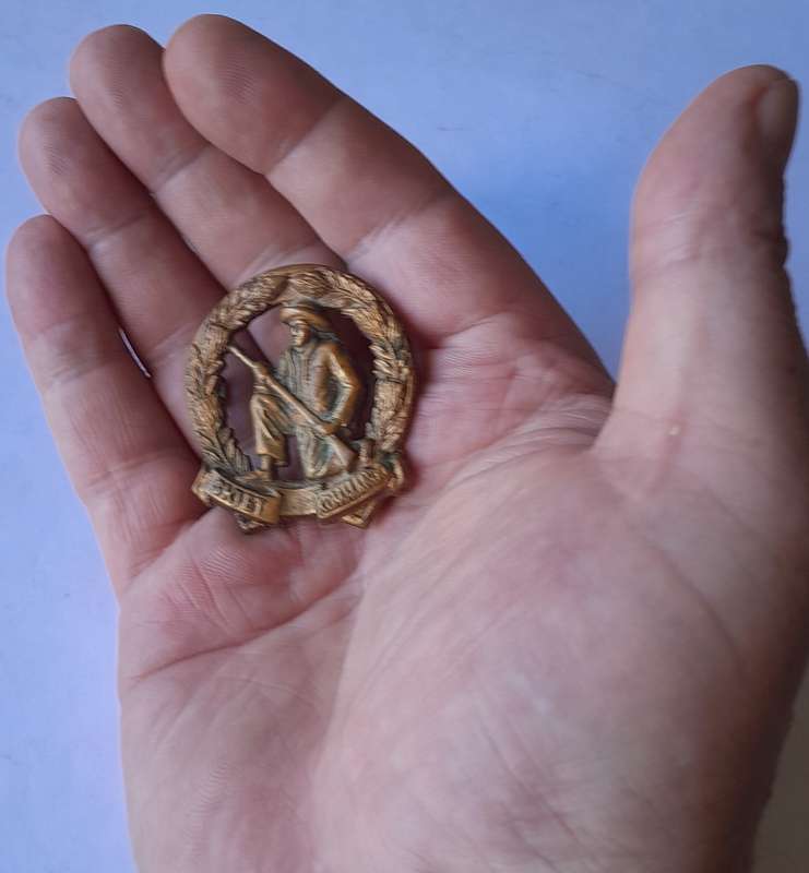 SA Army Skiet Commando Cap Badge.  Lugs Intact.