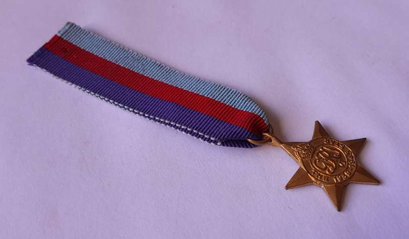 WW2 Miniature 1939 - 1945 Star Medal.