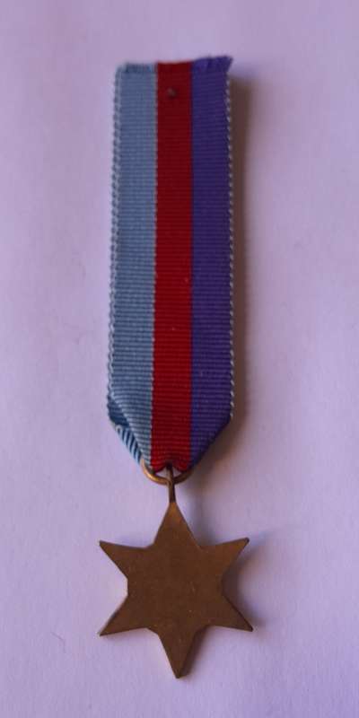 WW2 Miniature 1939 - 1945 Star Medal.