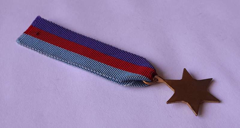 WW2 Miniature 1939 - 1945 Star Medal.