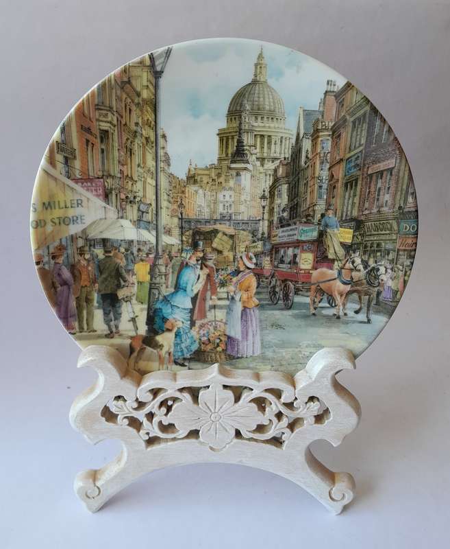 Vintage Davenport Limited Edition Collector's Plate. "The Flower Seller". 20cm.