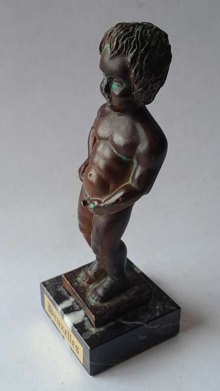 Vintage Manneken Pis Brussels Statuette on Marble Base. 16cm.