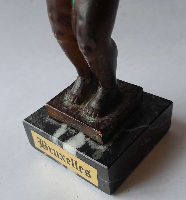 Vintage Manneken Pis Brussels Statuette on Marble Base. 16cm.