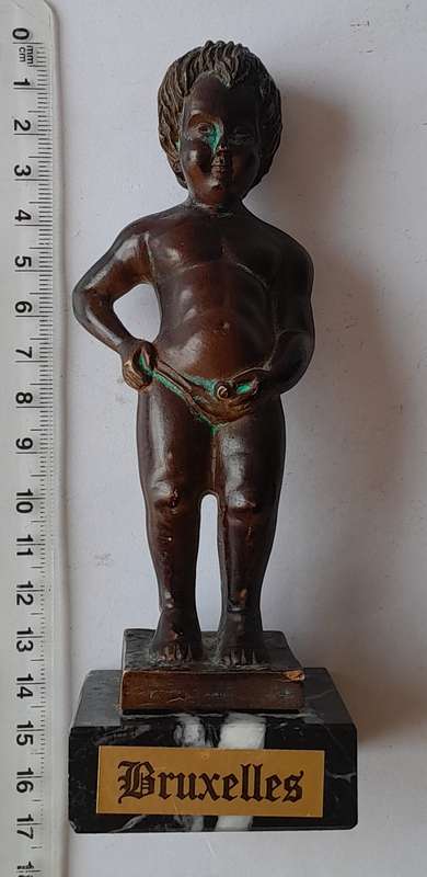 Vintage Manneken Pis Brussels Statuette on Marble Base. 16cm.