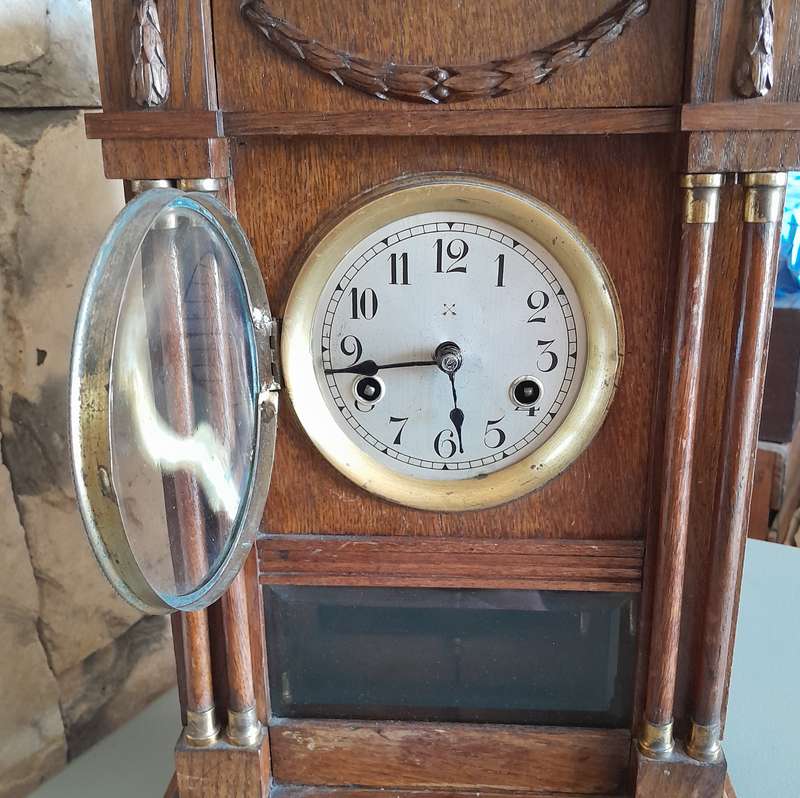 Antique Oak Cased HAC Wurttemburg Mantel Clock. Superb Condition.