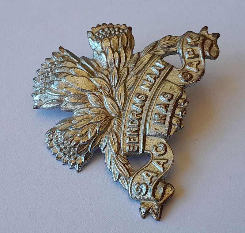 SA Armoured Corps Cap Badge.  1 Lug Intact.