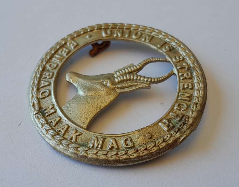 Early SA Infantry Brigade Cap Badge.  Compressed Lugs.