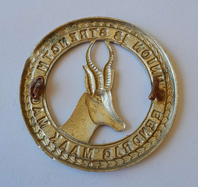Early SA Infantry Brigade Cap Badge.  Compressed Lugs.