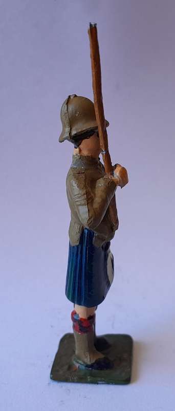 Boer War Black Watch Lead Figurine.  6cm