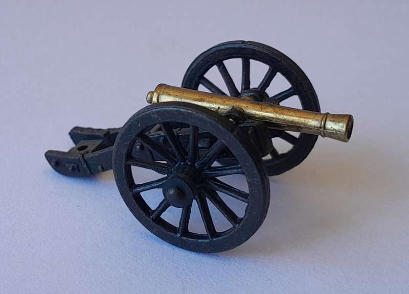 Miniature Napoleonic Artillery Crew Lead Figurine Set.
