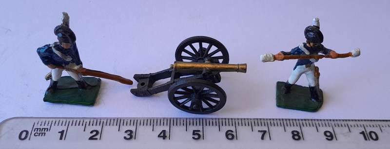 Miniature Napoleonic Artillery Crew Lead Figurine Set.