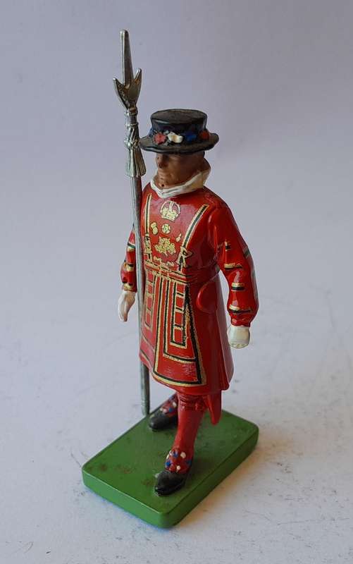 William Britains Beefeater Lead Figurine.  7cm