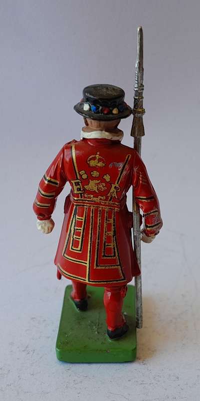 William Britains Beefeater Lead Figurine.  7cm