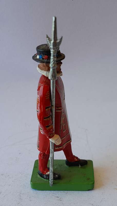 William Britains Beefeater Lead Figurine.  7cm