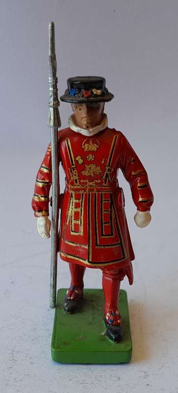 William Britains Beefeater Lead Figurine.  7cm