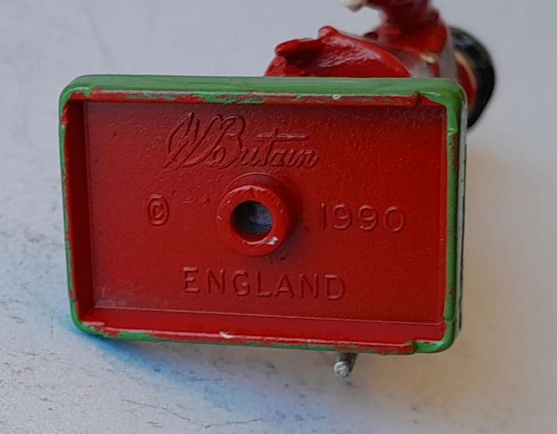 William Britains Beefeater Lead Figurine.  7cm