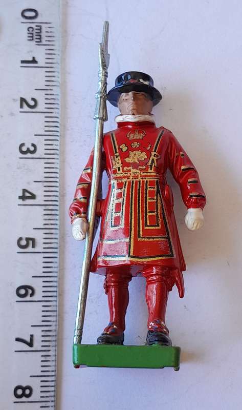 William Britains Beefeater Lead Figurine.  7cm