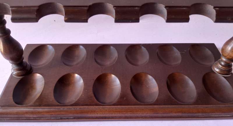 Vintage Quality Walnut 12-Pipe Wood Pipe Rack. 33 x 14 x 12cm.