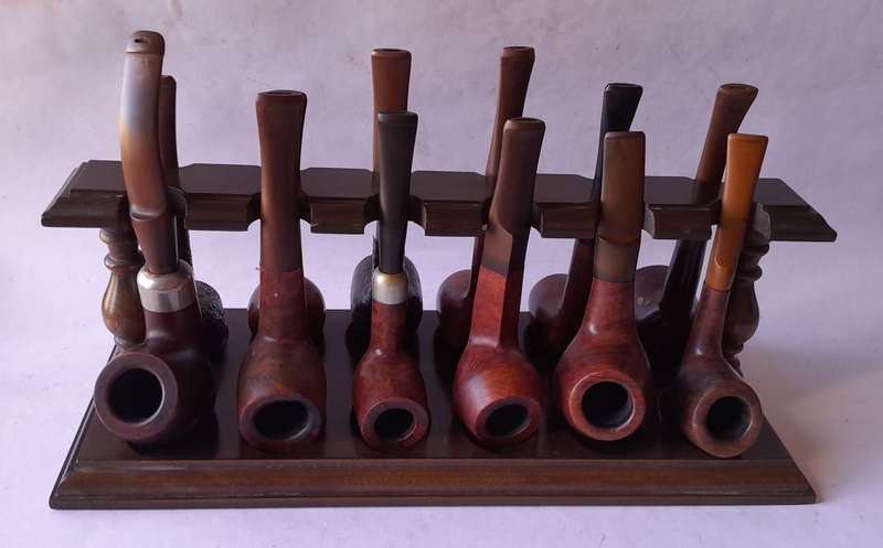 Vintage Quality Walnut 12-Pipe Wood Pipe Rack. 33 x 14 x 12cm.