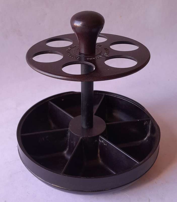 Rare Vintage Art Deco Bakelite British Made 6-Pipe Stand.  13 x 11.5cm