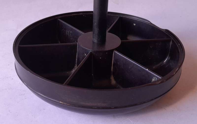 Rare Vintage Art Deco Bakelite British Made 6-Pipe Stand.  13 x 11.5cm