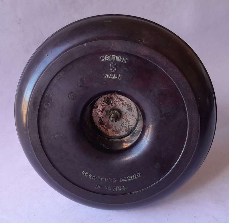 Rare Vintage Art Deco Bakelite British Made 6-Pipe Stand.  13 x 11.5cm