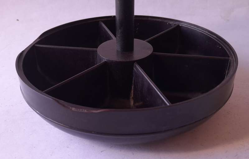 Rare Vintage Art Deco Bakelite British Made 6-Pipe Stand.  13 x 11.5cm