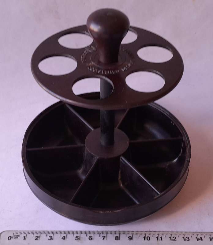 Rare Vintage Art Deco Bakelite British Made 6-Pipe Stand.  13 x 11.5cm