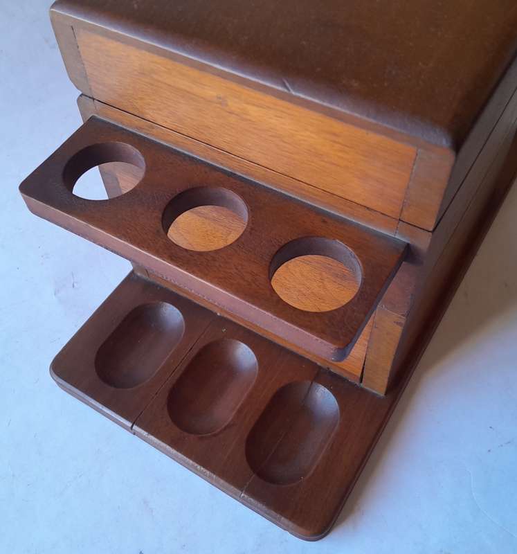 Vintage Aztec Industries 6-Pipe Humidor Pipe Holder.  25 x 15 x 13.5cm