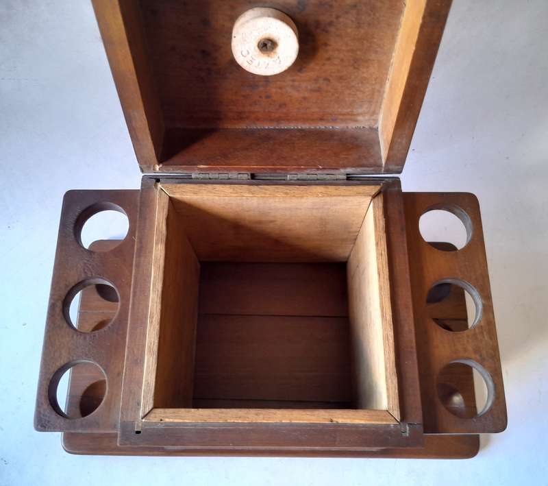 Vintage Aztec Industries 6-Pipe Humidor Pipe Holder.  25 x 15 x 13.5cm