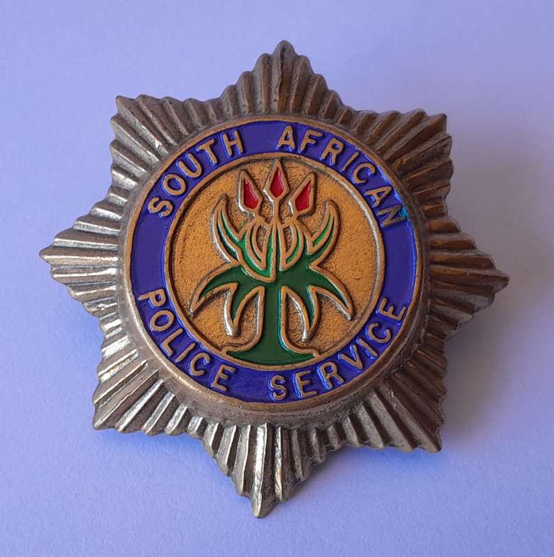 Early SA Police Senior Officer's Cap Badge.  Lugs Intact.