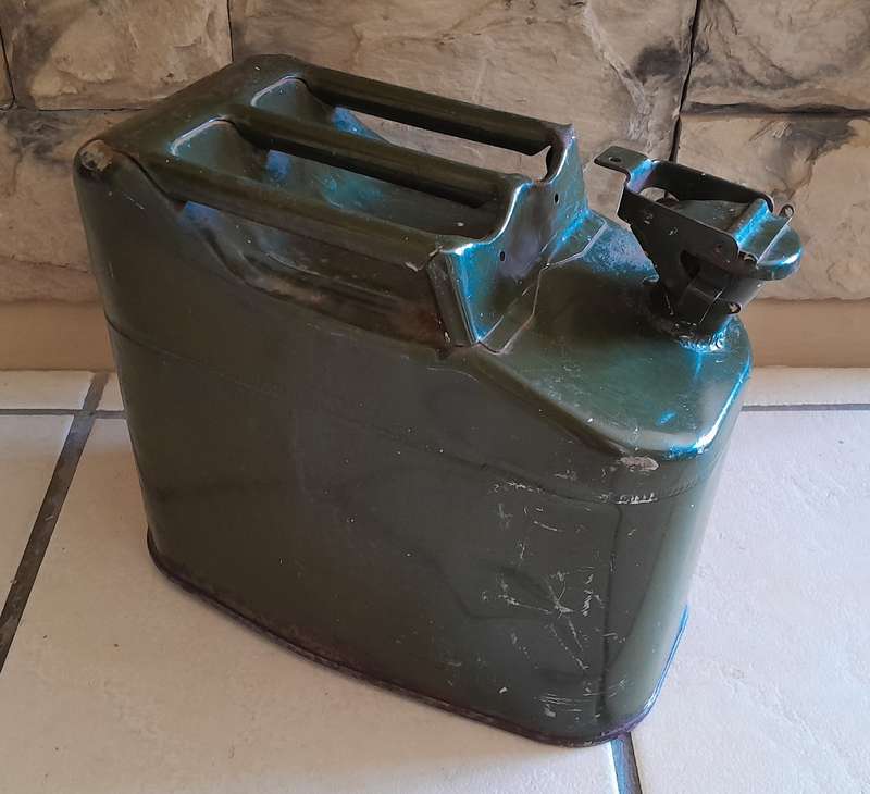 Vintage Military Green Metal 10L Jerry Can.