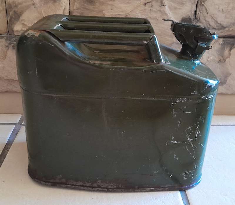 Vintage Military Green Metal 10L Jerry Can.