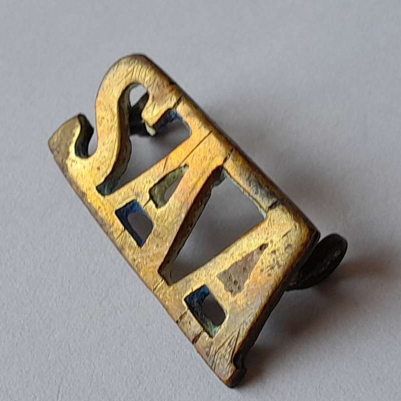 WW2 SA Artillery Regiment Brass Shoulder Title.  Lugs Intact.