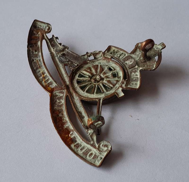 WW2 SA Field Artillery Cap Badge.  (Rotating Wheel).  2 Lugs Intact.