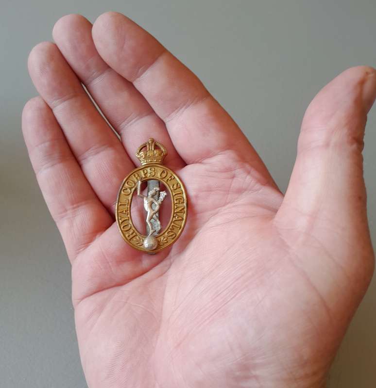 WW2 Royal Corps of Signals Bi-Metal Cap Badge.  Slider Intact.