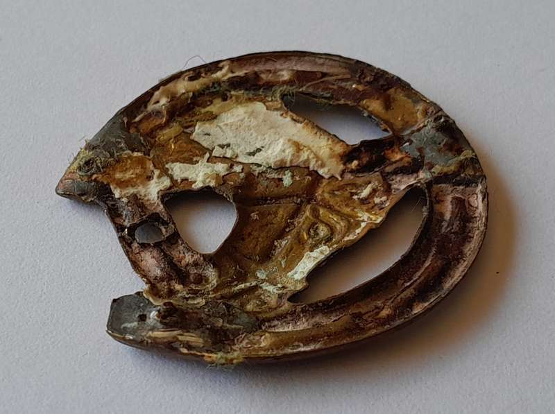 Unknown Badge. No Lugs.