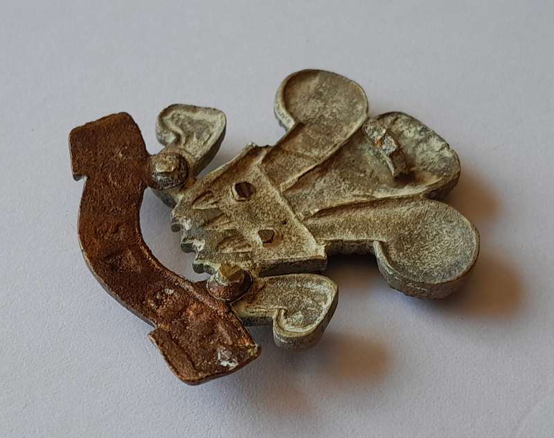 WW2 British Army Welch Regiment Cap Badge.  No Lugs.