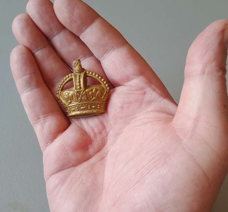 Large WW2 British Officer's Rank Badge.  King's Crown. Lugs Intact.