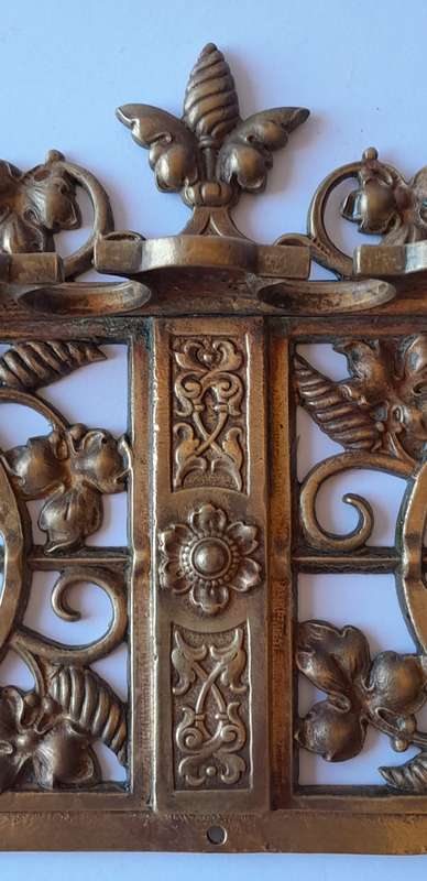Victorian Rococo Revival Ornate Cast Brass Pipe Rack. 30 x 13cm.