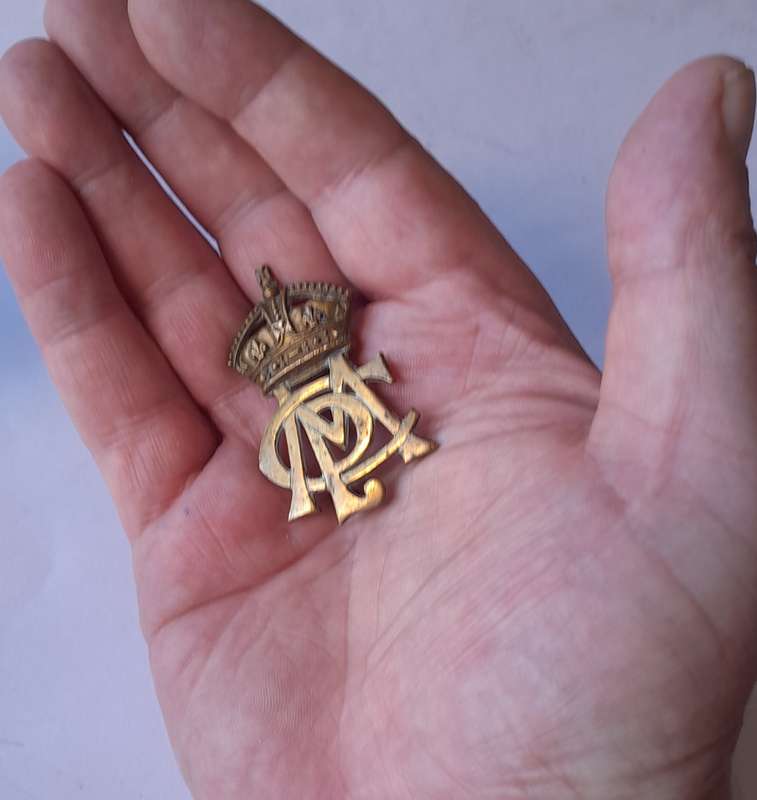 Cape Mounted Police Smasher Hat Badge.  1904 - 1913.  Lugs Intact.