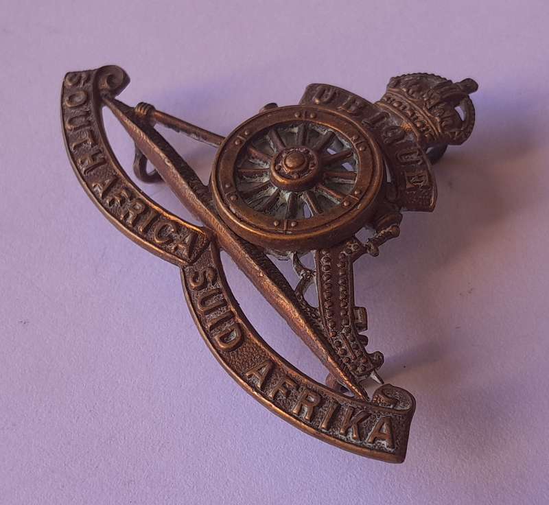 WW2 SA Artillery Cap Badge.  Rotating Wheel.  Lugs Intact.