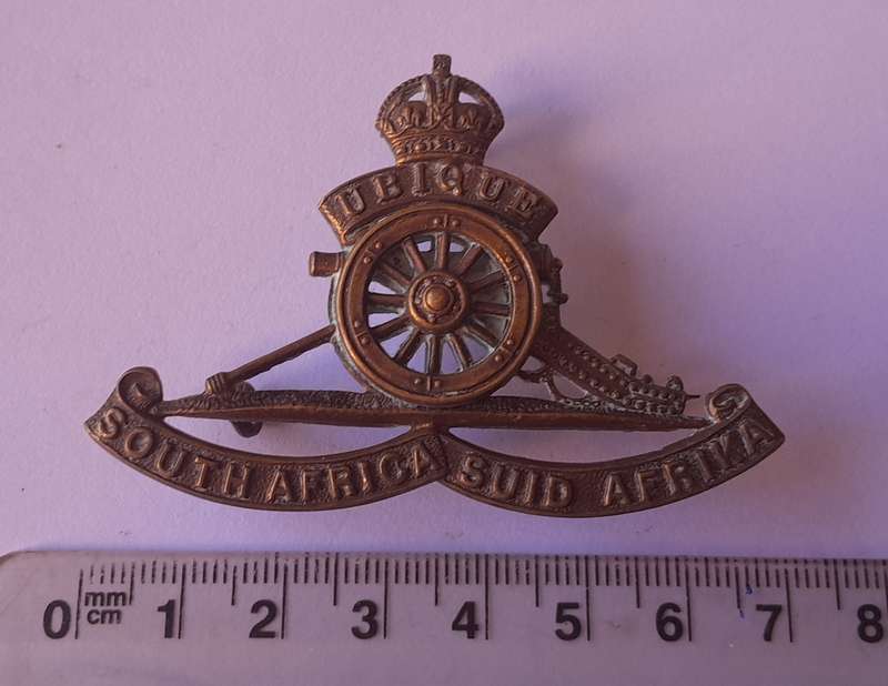 WW2 SA Artillery Cap Badge.  Rotating Wheel.  Lugs Intact.