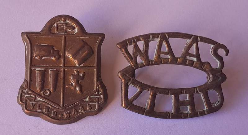 WW2 SA Woman's Auxiliary Service Badge & Title. Lugs Intact.